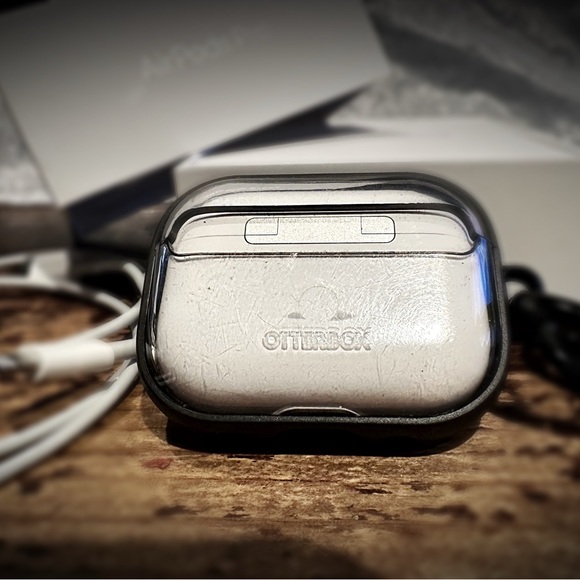 Apple IPod w/Otter Box - Picture 3 of 4